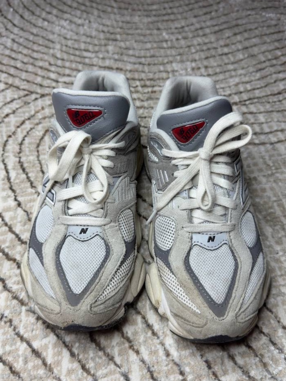 New Balance 9060 Womenโs size 8